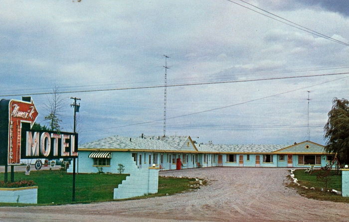 Nanci-K-Motel (Way North Motel and Cabins) - Old Postcard View